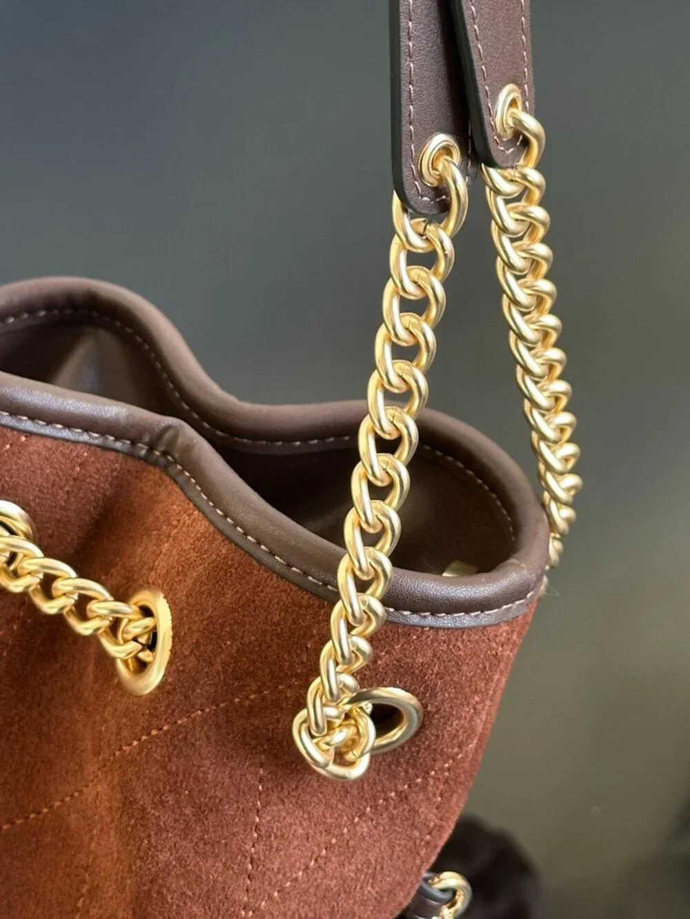 レディース COACH Chain Strap Drawstring Tote Bag